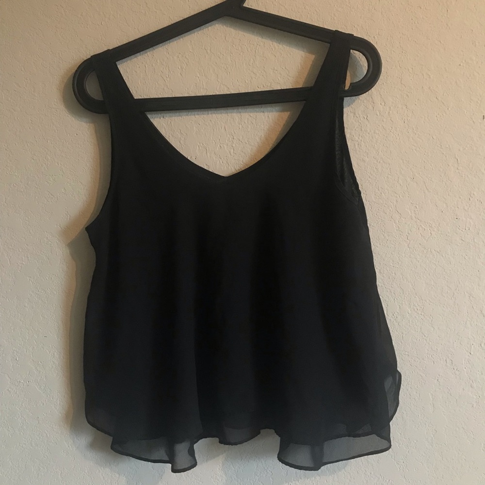 Flowy black top